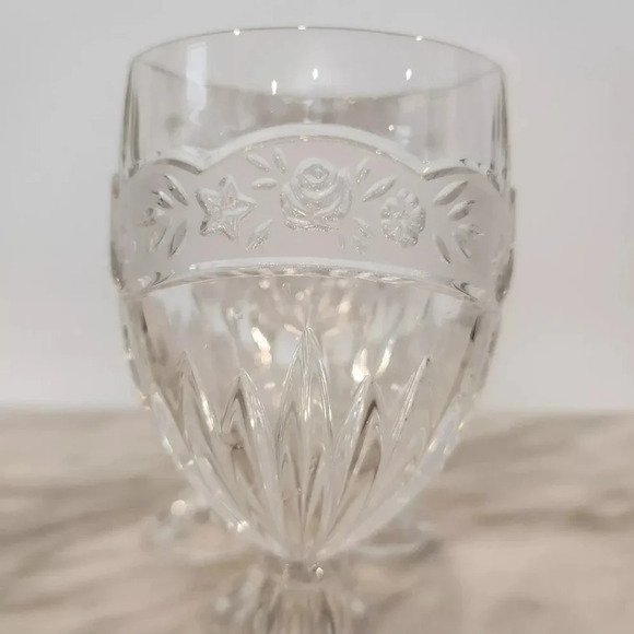 Vintage Set of 4 Oneida Southern Garden Wine/Water Glass - Picture 4 of 12